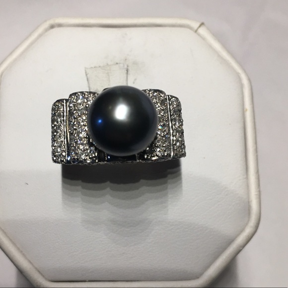 Jewelry - 18K gold Tahitian pearl diamonds ring